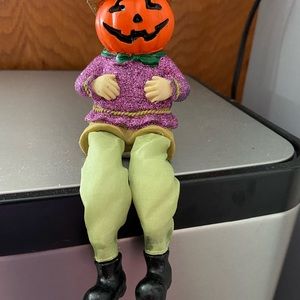 Halloween shelf sitter